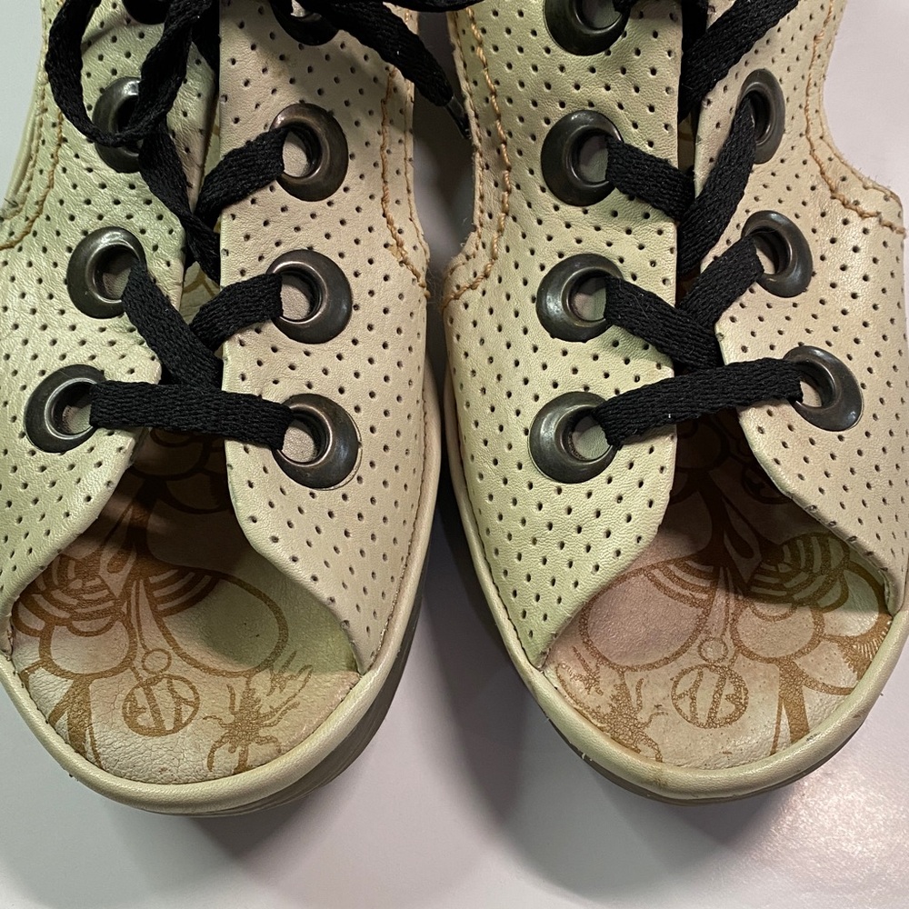 Fly London Wedge Leather Sandals Size 9 Cream Cut Out Perforated Lace Ups - Picture 4 of 16